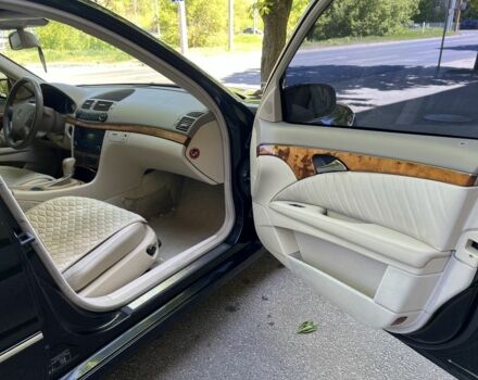 Черный Мерседес Е-Класс, объемом двигателя 2.4 л и пробегом 299 тыс. км за 6500 $, фото 16 на Automoto.ua