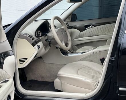 Черный Мерседес Е-Класс, объемом двигателя 2.4 л и пробегом 450 тыс. км за 4700 $, фото 7 на Automoto.ua