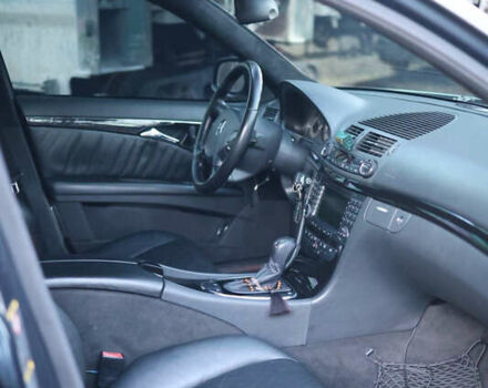 Чорний Мерседес Е-Клас, об'ємом двигуна 5 л та пробігом 320 тис. км за 12000 $, фото 12 на Automoto.ua