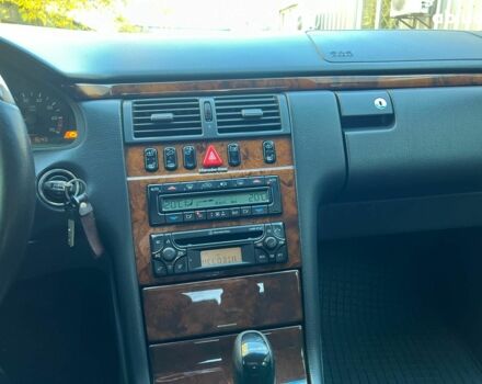 Черный Мерседес Е-Класс, объемом двигателя 2.8 л и пробегом 241 тыс. км за 8490 $, фото 13 на Automoto.ua