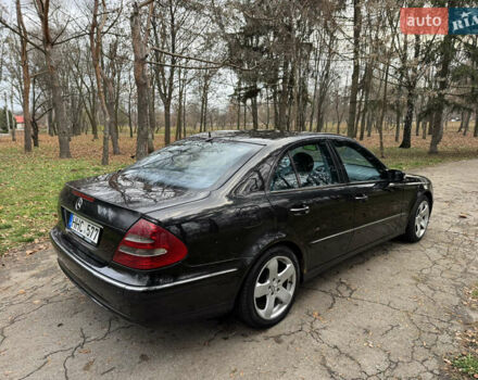 Черный Мерседес Е-Класс, объемом двигателя 3.2 л и пробегом 340 тыс. км за 2999 $, фото 5 на Automoto.ua