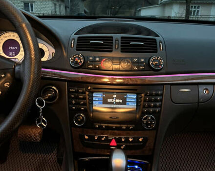 Чорний Мерседес Е-Клас, об'ємом двигуна 2.69 л та пробігом 314 тис. км за 7500 $, фото 12 на Automoto.ua