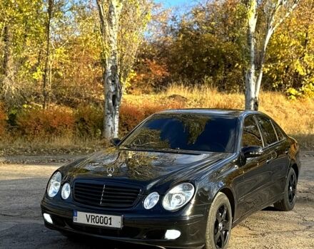 Черный Мерседес Е-Класс, объемом двигателя 1.8 л и пробегом 250 тыс. км за 5999 $, фото 2 на Automoto.ua