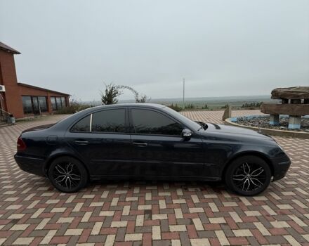 Черный Мерседес Е-Класс, объемом двигателя 2.1 л и пробегом 359 тыс. км за 6600 $, фото 3 на Automoto.ua