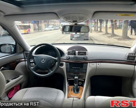 Мерседес Е-Клас 2002 у Кривому Розі на Automoto.ua Чорний Мерседес Е-Клас, об'ємом двигуна 2.6 л та пробігом 307 тис. км за 6500 $, фото 10 на Automoto.ua