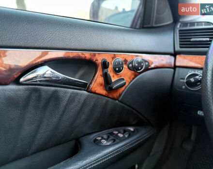 Чорний Мерседес Е-Клас, об'ємом двигуна 3.2 л та пробігом 309 тис. км за 4600 $, фото 21 на Automoto.ua