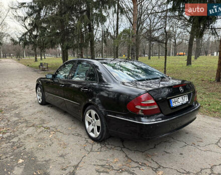 Черный Мерседес Е-Класс, объемом двигателя 3.2 л и пробегом 340 тыс. км за 2999 $, фото 3 на Automoto.ua