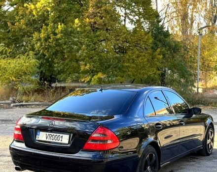 Черный Мерседес Е-Класс, объемом двигателя 1.8 л и пробегом 250 тыс. км за 5999 $, фото 5 на Automoto.ua