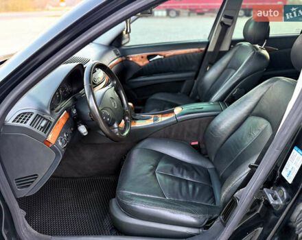 Чорний Мерседес Е-Клас, об'ємом двигуна 3.2 л та пробігом 309 тис. км за 4600 $, фото 28 на Automoto.ua