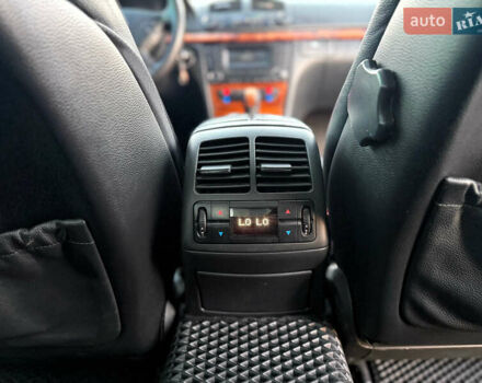 Чорний Мерседес Е-Клас, об'ємом двигуна 3.2 л та пробігом 309 тис. км за 4600 $, фото 34 на Automoto.ua