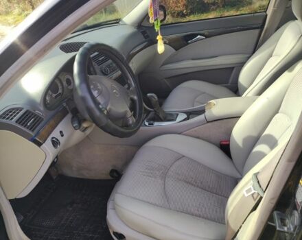 Черный Мерседес Е-Класс, объемом двигателя 1.8 л и пробегом 340 тыс. км за 5100 $, фото 5 на Automoto.ua