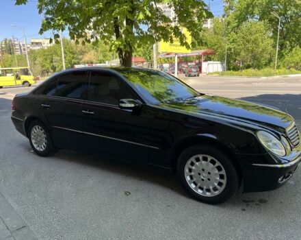 Черный Мерседес Е-Класс, объемом двигателя 2.4 л и пробегом 299 тыс. км за 6500 $, фото 2 на Automoto.ua