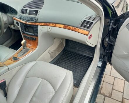 Черный Мерседес Е-Класс, объемом двигателя 2.7 л и пробегом 450 тыс. км за 7000 $, фото 2 на Automoto.ua