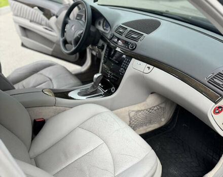 Чорний Мерседес Е-Клас, об'ємом двигуна 2.69 л та пробігом 382 тис. км за 8200 $, фото 8 на Automoto.ua