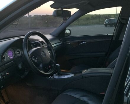 Черный Мерседес Е-Класс, объемом двигателя 2.7 л и пробегом 420 тыс. км за 3400 $, фото 6 на Automoto.ua