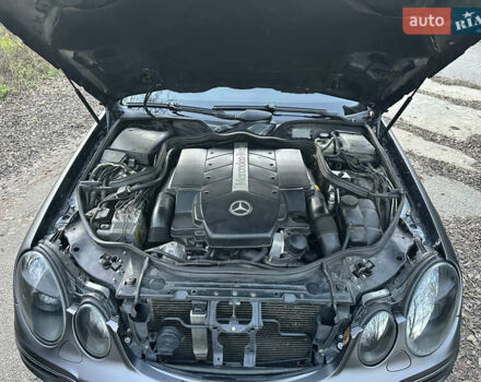 Чорний Мерседес Е-Клас, об'ємом двигуна 5 л та пробігом 320 тис. км за 12000 $, фото 19 на Automoto.ua