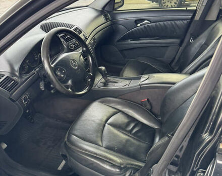 Черный Мерседес Е-Класс, объемом двигателя 2.69 л и пробегом 326 тыс. км за 6000 $, фото 8 на Automoto.ua
