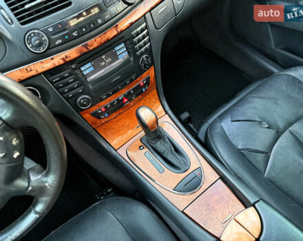 Чорний Мерседес Е-Клас, об'ємом двигуна 3.2 л та пробігом 309 тис. км за 4600 $, фото 25 на Automoto.ua