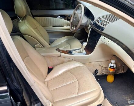 Черный Мерседес Е-Класс, объемом двигателя 3.2 л и пробегом 241 тыс. км за 5800 $, фото 2 на Automoto.ua