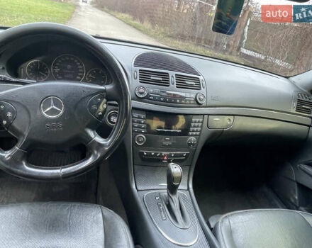 Черный Мерседес Е-Класс, объемом двигателя 2.7 л и пробегом 320 тыс. км за 5450 $, фото 11 на Automoto.ua