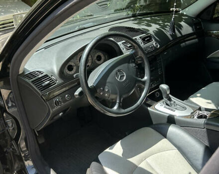 Черный Мерседес Е-Класс, объемом двигателя 2.6 л и пробегом 175 тыс. км за 7950 $, фото 11 на Automoto.ua