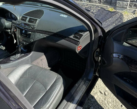 Черный Мерседес Е-Класс, объемом двигателя 2.7 л и пробегом 440 тыс. км за 7000 $, фото 18 на Automoto.ua
