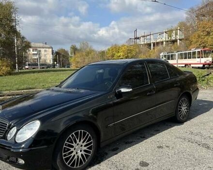 Черный Мерседес Е-Класс, объемом двигателя 2.6 л и пробегом 240 тыс. км за 5999 $, фото 1 на Automoto.ua