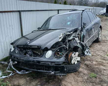 Черный Мерседес Е-Класс, объемом двигателя 3.2 л и пробегом 400 тыс. км за 2600 $, фото 2 на Automoto.ua