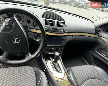 Черный Мерседес Е-Класс, объемом двигателя 3.22 л и пробегом 380 тыс. км за 8999 $, фото 7 на Automoto.ua