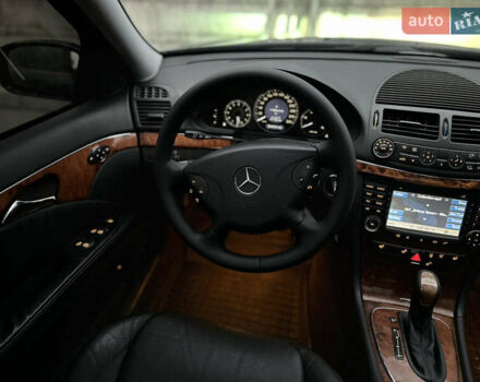 Черный Мерседес Е-Класс, объемом двигателя 3.22 л и пробегом 300 тыс. км за 6600 $, фото 13 на Automoto.ua