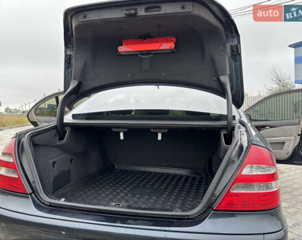 Черный Мерседес Е-Класс, объемом двигателя 3.22 л и пробегом 401 тыс. км за 6600 $, фото 45 на Automoto.ua