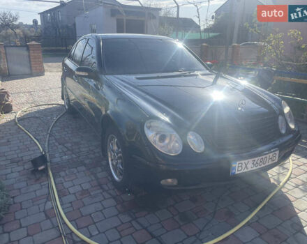 Черный Мерседес Е-Класс, объемом двигателя 2.2 л и пробегом 296 тыс. км за 6900 $, фото 3 на Automoto.ua