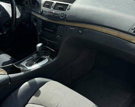 Черный Мерседес Е-Класс, объемом двигателя 1.8 л и пробегом 385 тыс. км за 7200 $, фото 13 на Automoto.ua