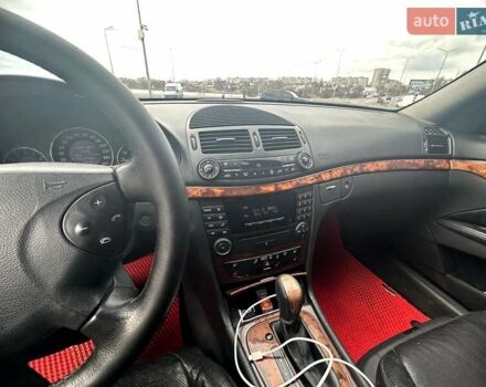 Черный Мерседес Е-Класс, объемом двигателя 3.2 л и пробегом 483 тыс. км за 5500 $, фото 23 на Automoto.ua