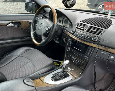 Черный Мерседес Е-Класс, объемом двигателя 1.8 л и пробегом 330 тыс. км за 9000 $, фото 14 на Automoto.ua
