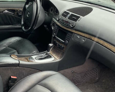 Чорний Мерседес Е-Клас, об'ємом двигуна 4.97 л та пробігом 351 тис. км за 9000 $, фото 10 на Automoto.ua