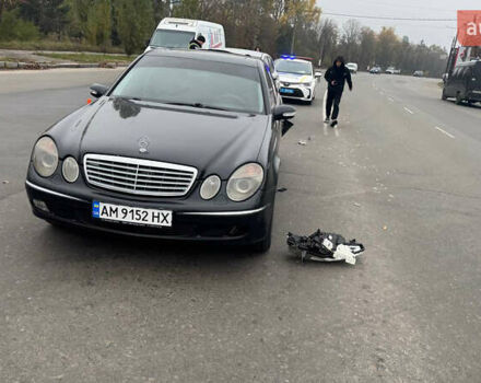 Черный Мерседес Е-Класс, объемом двигателя 2.2 л и пробегом 388 тыс. км за 3400 $, фото 13 на Automoto.ua