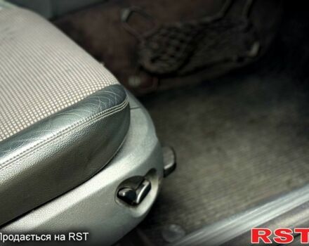 Черный Мерседес Е-Класс, объемом двигателя 1.8 л и пробегом 220 тыс. км за 5950 $, фото 5 на Automoto.ua