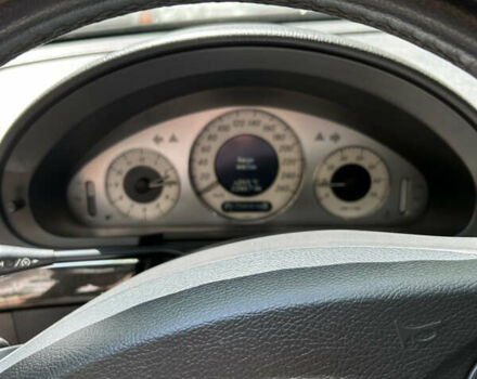 Черный Мерседес Е-Класс, объемом двигателя 2.6 л и пробегом 175 тыс. км за 7950 $, фото 13 на Automoto.ua