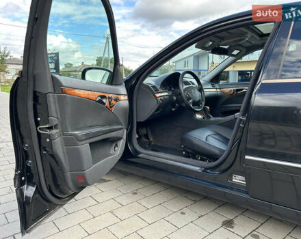 Черный Мерседес Е-Класс, объемом двигателя 3.2 л и пробегом 425 тыс. км за 5299 $, фото 21 на Automoto.ua