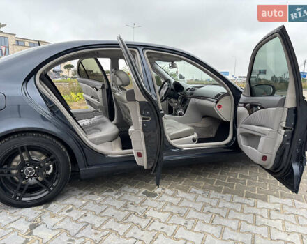 Черный Мерседес Е-Класс, объемом двигателя 3.22 л и пробегом 401 тыс. км за 6600 $, фото 28 на Automoto.ua