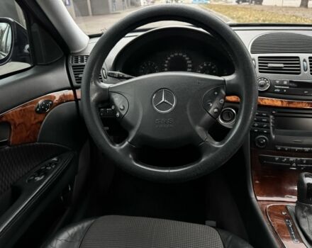 Черный Мерседес Е-Класс, объемом двигателя 1.8 л и пробегом 220 тыс. км за 6750 $, фото 6 на Automoto.ua