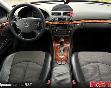 Черный Мерседес Е-Класс, объемом двигателя 1.8 л и пробегом 220 тыс. км за 5950 $, фото 7 на Automoto.ua