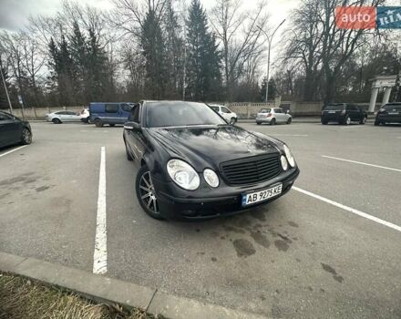 Черный Мерседес Е-Класс, объемом двигателя 3.2 л и пробегом 483 тыс. км за 5500 $, фото 2 на Automoto.ua