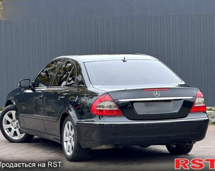 Черный Мерседес Е-Класс, объемом двигателя 1.8 л и пробегом 220 тыс. км за 5950 $, фото 3 на Automoto.ua