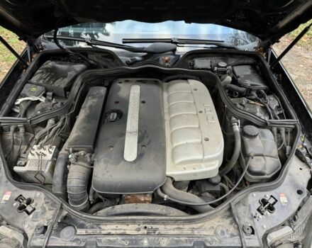 Черный Мерседес Е-Класс, объемом двигателя 3.2 л и пробегом 340 тыс. км за 2850 $, фото 13 на Automoto.ua