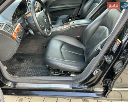 Черный Мерседес Е-Класс, объемом двигателя 3.2 л и пробегом 425 тыс. км за 5299 $, фото 22 на Automoto.ua