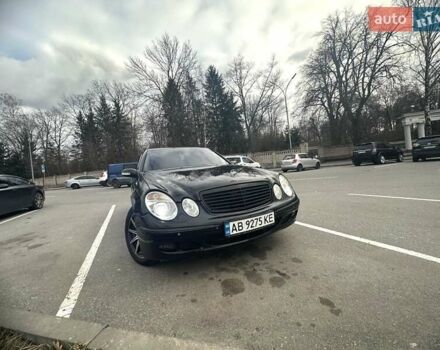 Черный Мерседес Е-Класс, объемом двигателя 3.2 л и пробегом 483 тыс. км за 5500 $, фото 3 на Automoto.ua