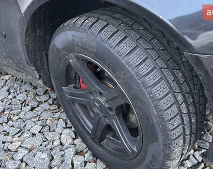 Черный Мерседес Е-Класс, объемом двигателя 2.2 л и пробегом 388 тыс. км за 3400 $, фото 2 на Automoto.ua