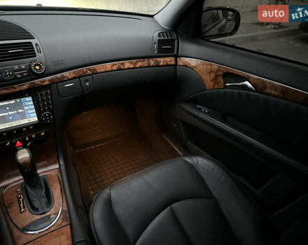 Черный Мерседес Е-Класс, объемом двигателя 3.22 л и пробегом 300 тыс. км за 6600 $, фото 14 на Automoto.ua